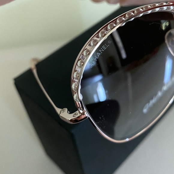 Authentic Chanel sunglasses with pearls, limited. - Picture 7 of 11